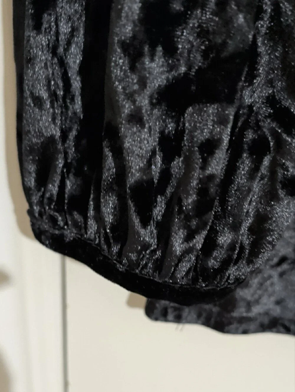 NW/Tags BB Dakota Women's Black Crushed Velvet V-Neck Top Large